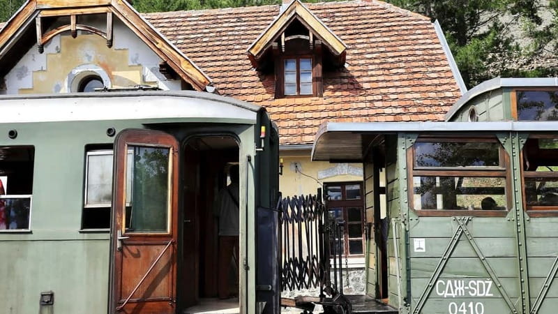 From Belgrade: Sargan 8 Railway and Wooden City 1 Day Tour - Riding the Šargan Eight Railway