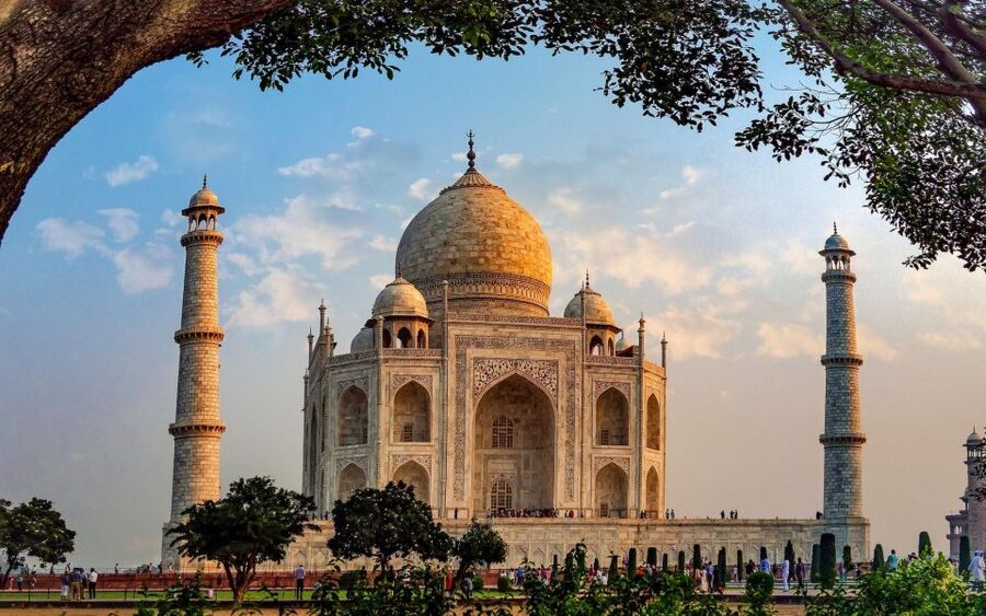 From Delhi:All Inclusive Taj Mahal Day Tour by Fastest Train - The Taj Mahal, with up to three hours at the main sight