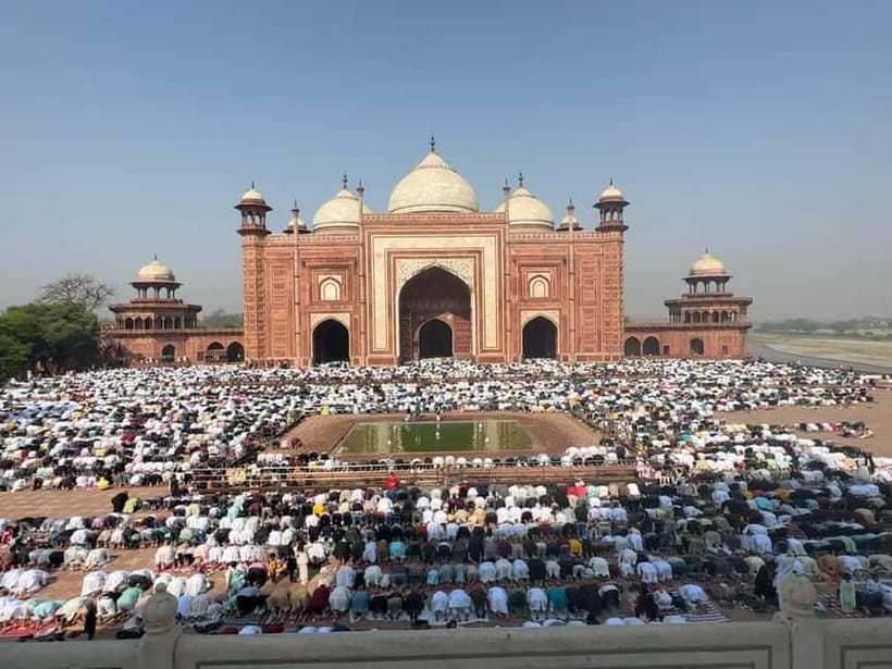 From Delhi:All Inclusive Taj Mahal Day Tour by Fastest Train - What the price offers, and what it does not