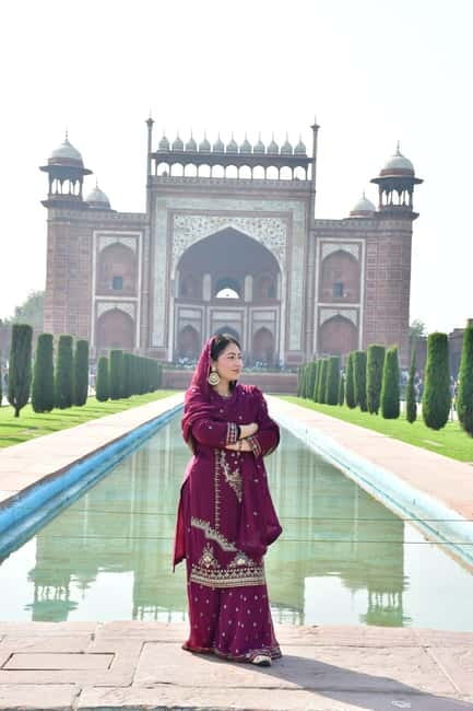 From Delhi: Same Day Taj Mahal Trip By India's Fastest Train - Arriving in Agra and meeting your guide