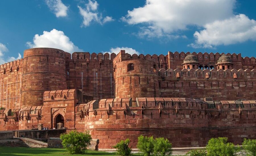 From Delhi: Taj Mahal & Agra City Tour By Gatiman Train - Agra Fort reveals the power behind the palace walls