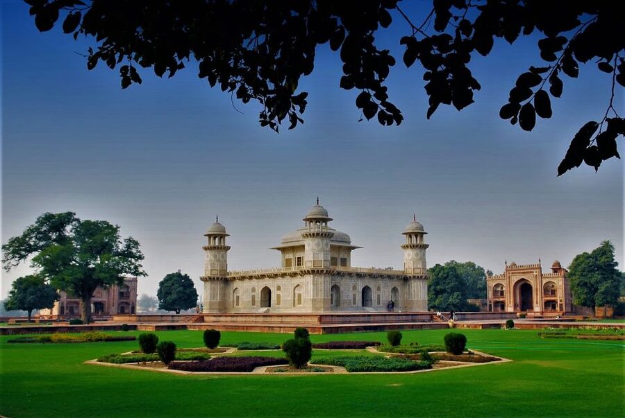 From Delhi: Taj Mahal & Agra City Tour By Gatiman Train - Practical advice for a smoother day