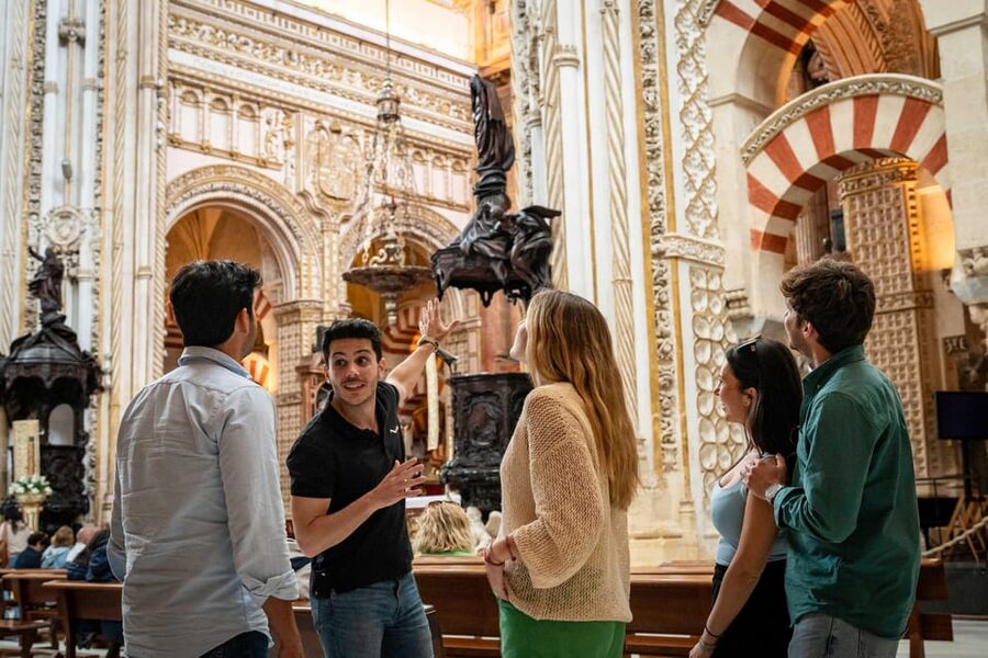 From Madrid: Córdoba Private Day Tour by High-Speed Train - The narrow lanes of La Judería