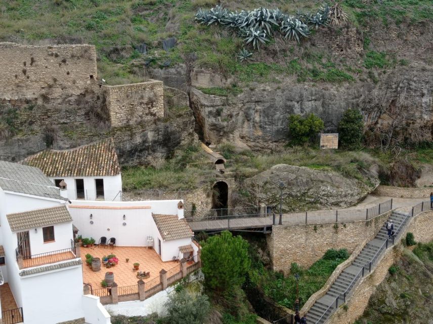 From Málaga: Ronda+Setenil de las Bodegas with Little Train - Two Andalusian towns, two very different moods