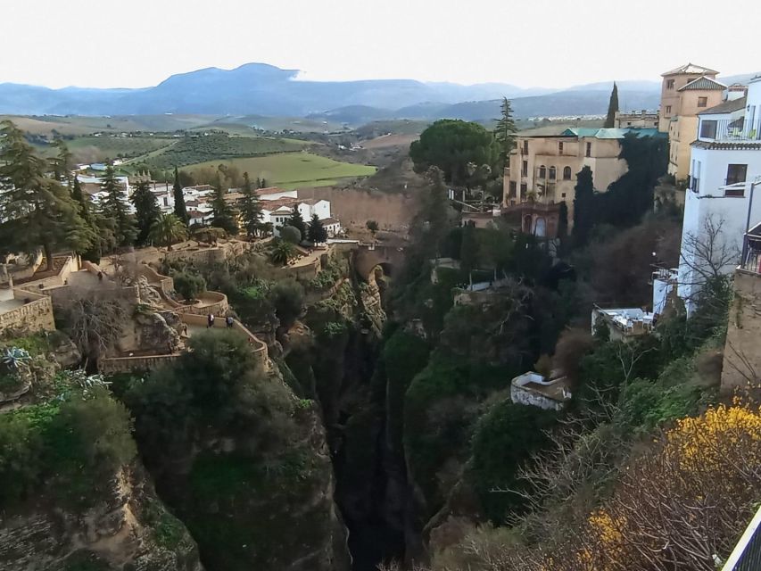 From Málaga: Ronda+Setenil de las Bodegas with Little Train - How to use your free hours in Ronda