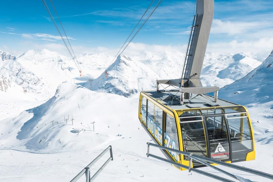 From Milan: Bernina Red Train & Lunch with Mountain Views - Riding the Diavolezza cable car to 2,978 meters