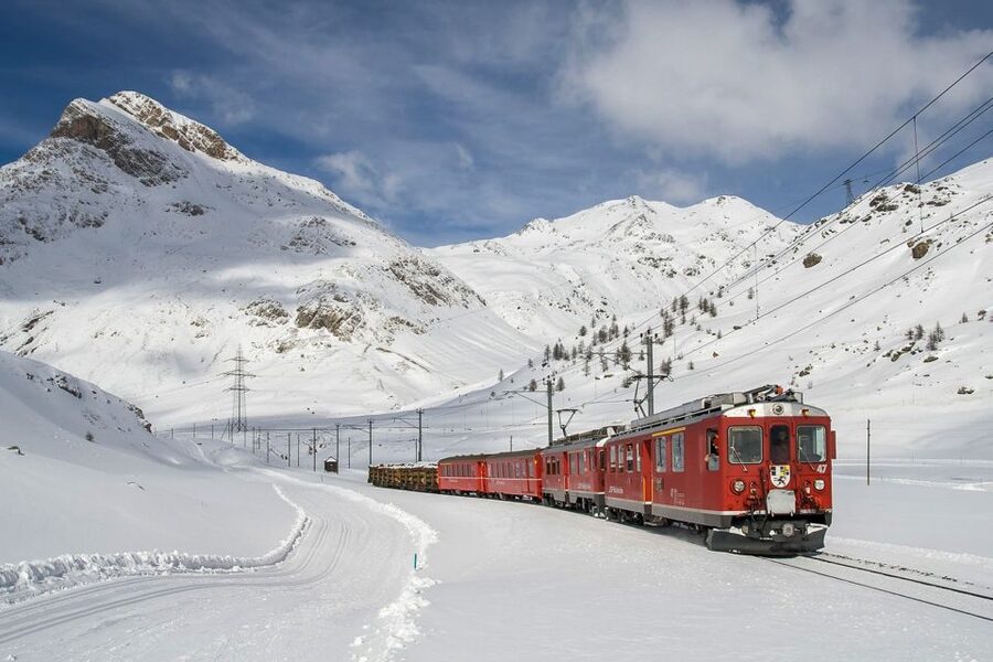 From Milan: Lake Como Cruise, St. Moritz & Bernina Red Train - One day, three very different Alpine scenes