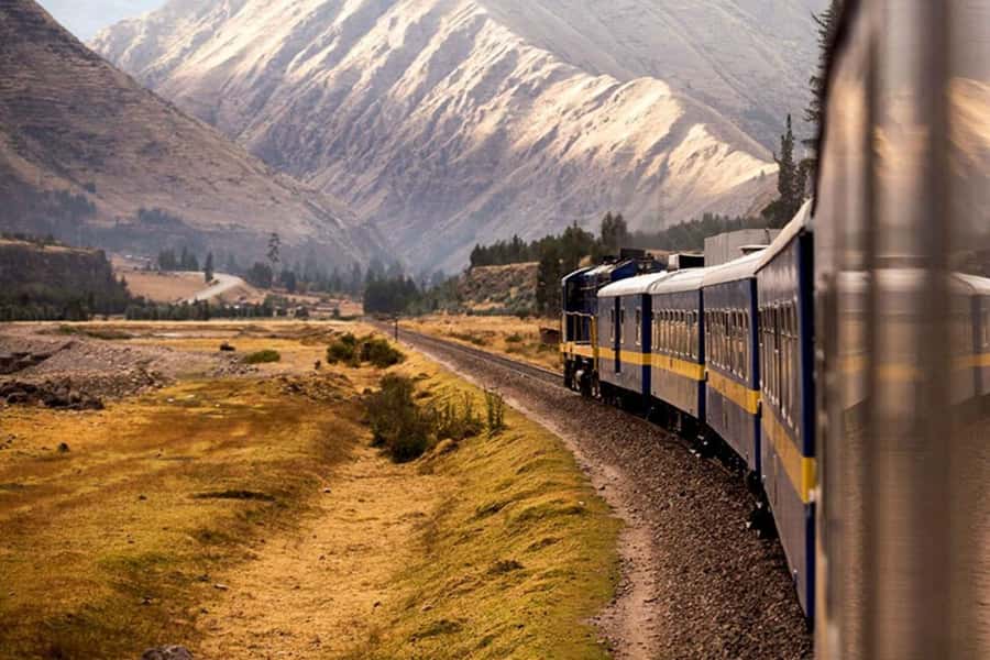 From Puno: Travel to Cusco in Titicaca Train All Inclusive - Starting the day with a hotel transfer in Puno