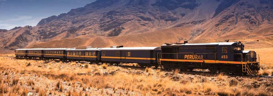 From Puno: Travel to Cusco in Titicaca Train All Inclusive - La Raya and the high point between Puno and Cusco