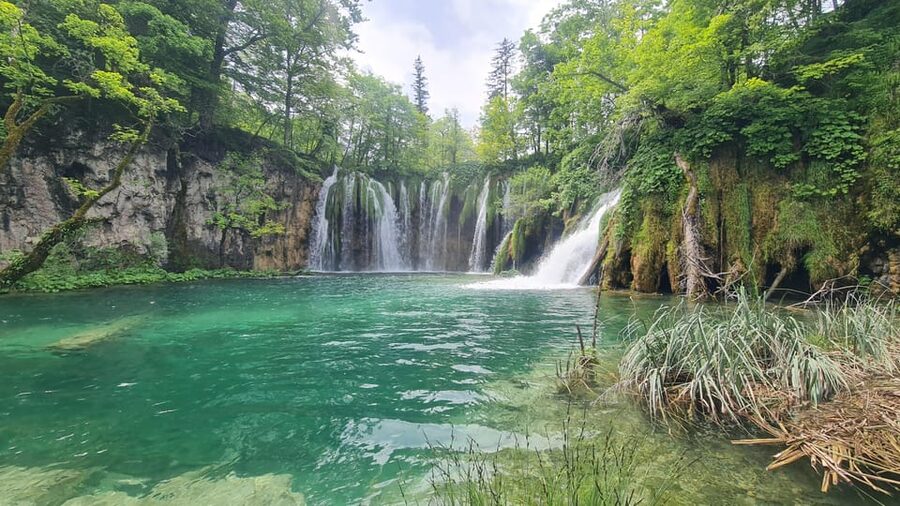From Zadar: Plitvice Lakes Guided Tour with Boat & Train - What four to five hours really allows