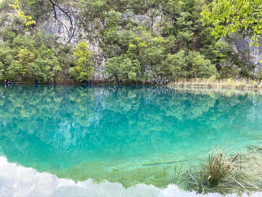 From Zadar: Plitvice Lakes Tour with Boat & Train Ride - The panoramic train and the return walk