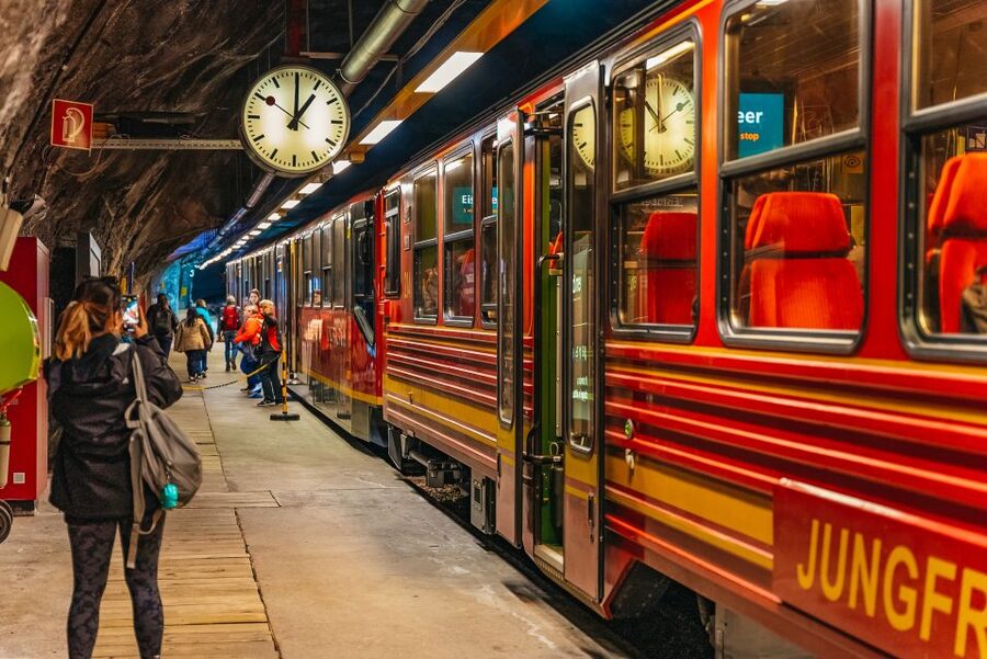 From Zurich: Day Trip to Jungfraujoch - Top of Europe - The descent through Wengen and Lauterbrunnen