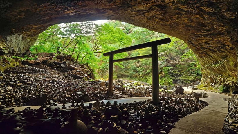 Fukuoka: Takachiho Gorge, Amano Iwato & Scenic Train Tour - Why Takachiho is worth the long ride from Fukuoka