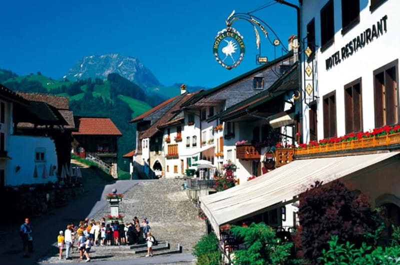 Geneva: Gruyères Tour with Chocolate, Cheese & Golden Train - The GoldenPass Train from Montbovon