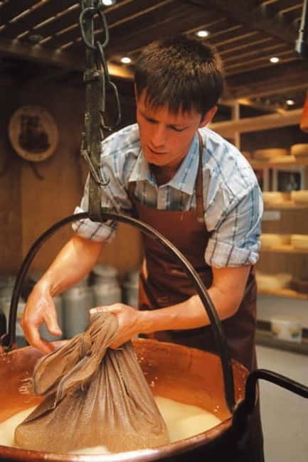 Geneva: Gruyères Tour with Chocolate, Cheese & Golden Train - Maison Cailler: A Sweet First Stop