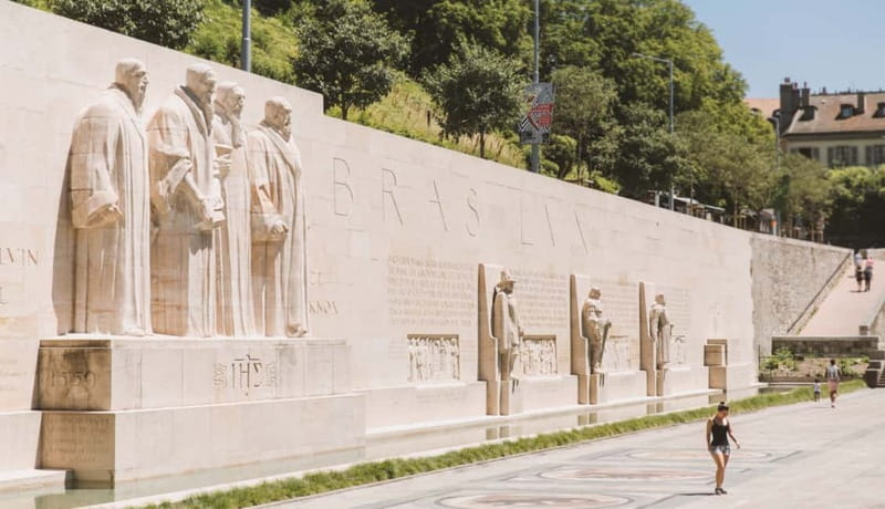 Geneva: Hop-on Hop-Off Bus & Scenic Mini-Train Tour - Three ways to see Geneva on one ticket
