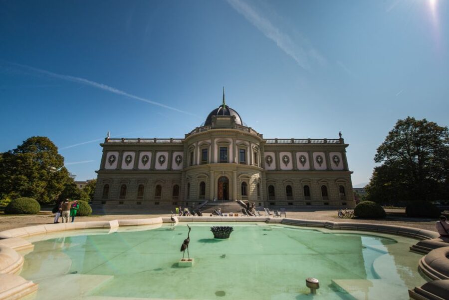 Geneva: Hop-on Hop-Off Bus & Scenic Mini-Train Tour - The left bank, Jet d’Eau, and the Flower Clock