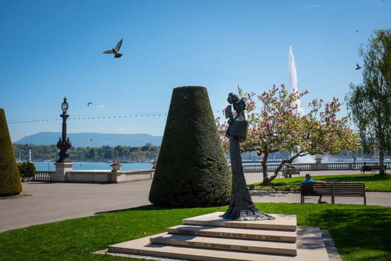 Geneva: Hop-on Hop-Off Bus & Scenic Mini-Train Tour - Is $43 good value for Geneva?