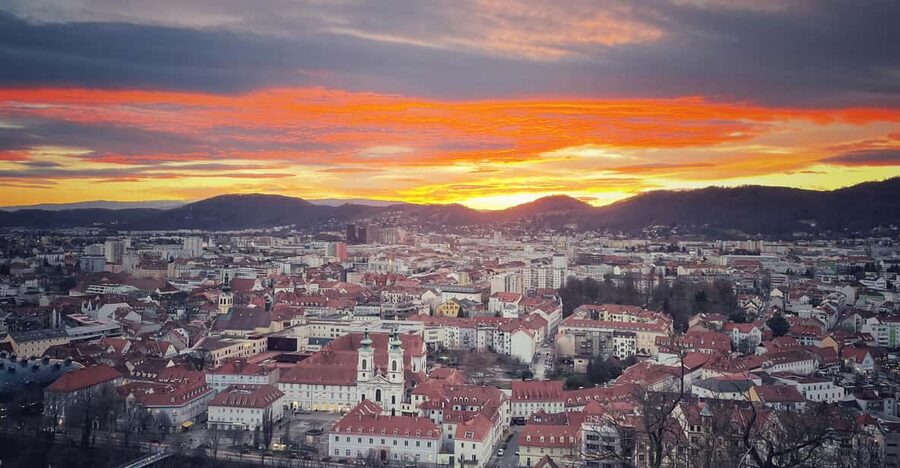 Graz: Funicular Ride & Schlossberg Picnic Experience - Why Schlossberg makes a good picnic setting