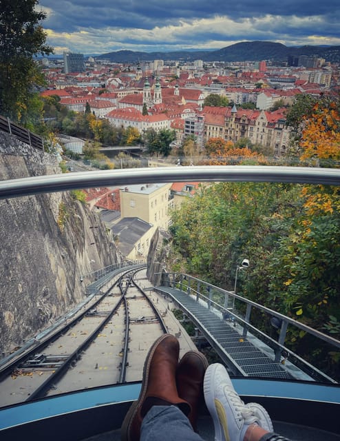 Graz: Funicular Ride & Schlossberg Picnic Experience - What arrives in the picnic basket