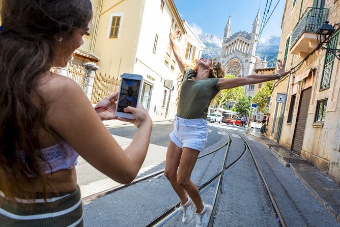 Half Day Guided Tour in Soller Train and Tram - Port de Sóller in a 25-minute stop