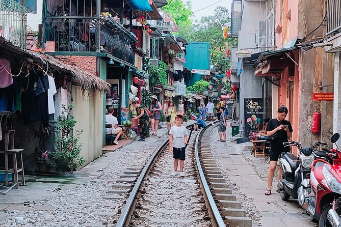 Hanoi city tour and drinking beside railway- group tour - Lunch in Hanoi’s Old Quarter