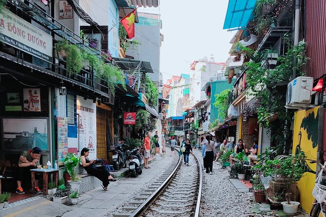 Hanoi city tour and drinking beside railway- group tour - Train Street and the changing railway stop