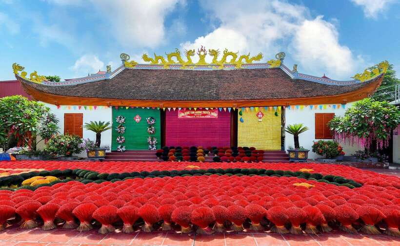 Hanoi's artisan trail:Incense Village,Hat,Lacquer & Train St - Should you book the Hanoi artisan trail?