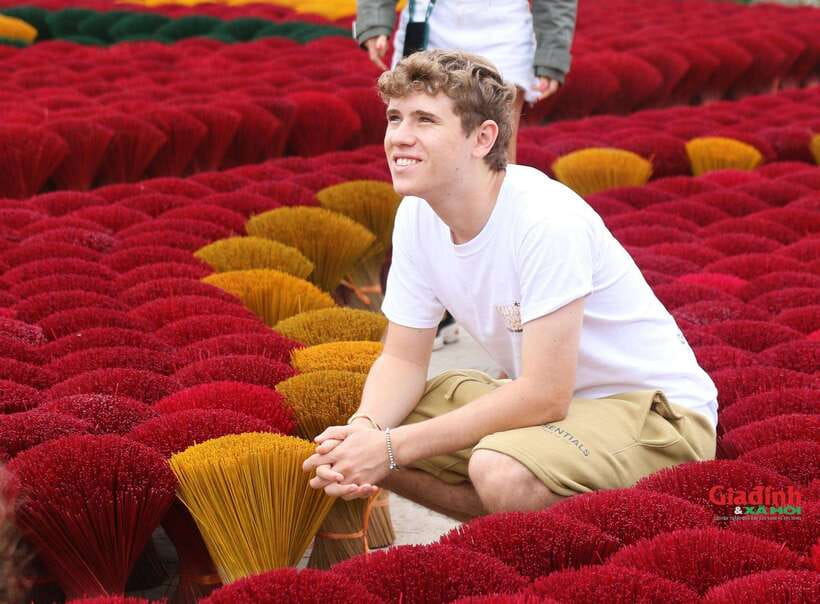 Hanoi's artisan trail:Incense Village,Hat,Lacquer & Train St - Chuong village and the familiar conical hat