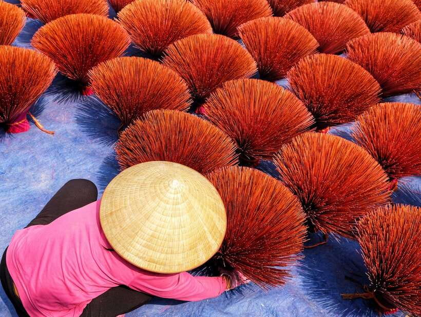 Hanoi's artisan trail:Incense Village,Hat,Lacquer & Train St - The road from Hanoi and how the day feels