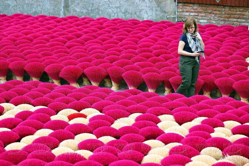 Hanoi's artisan trail:Incense Village,Hat,Lacquer & Train St - Ha Thai lacquer village: start with a hands-on craft