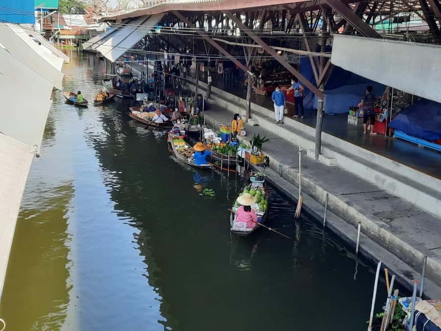 Hua Hin: Maeklong Railway & Amphawa Floating Markets Tour - Dinner before the ride back to Hua Hin