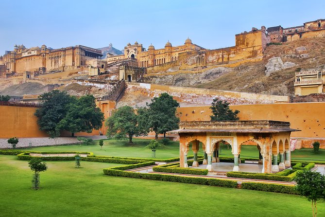 Jaipur Day Trip from Delhi by Car or Train – All Inclusive - Hawa Mahal: a short stop with a famous facade