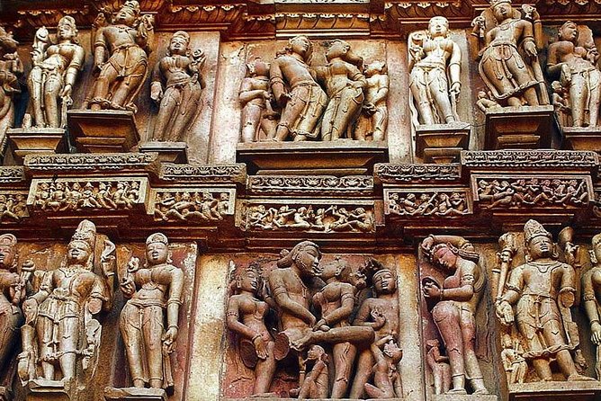 Khajuraho Tour from Delhi with a overnight train - Dulhadev Temple: a quiet opening to the monuments