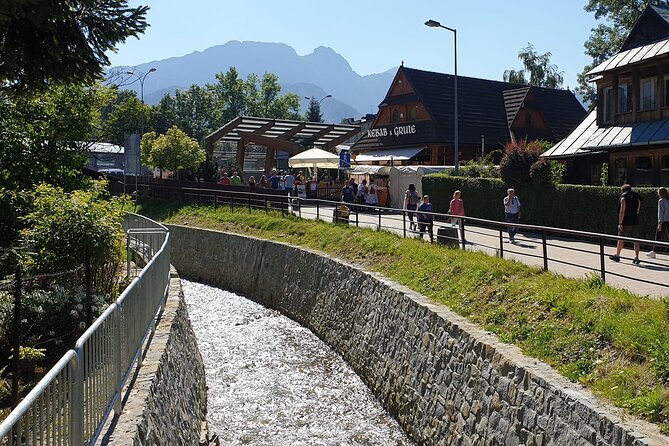 Krakow - Zakopane: Funicular, Cheese and Highland Highlights - Chochołów and the craft of wooden homes