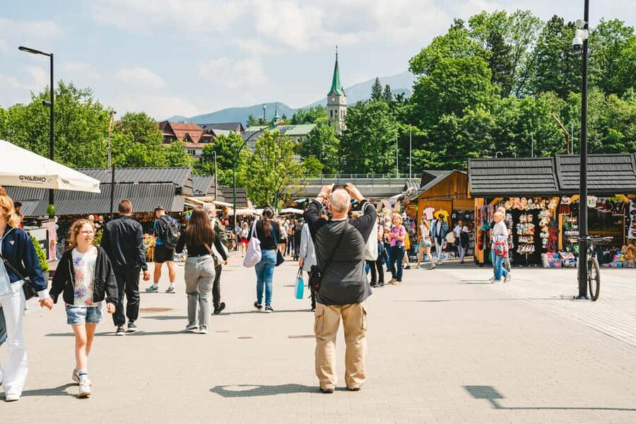 Krakow: Zakopane One Day Trip with Funicular & Thermal Pools - The traditional hut and a taste of Podhale