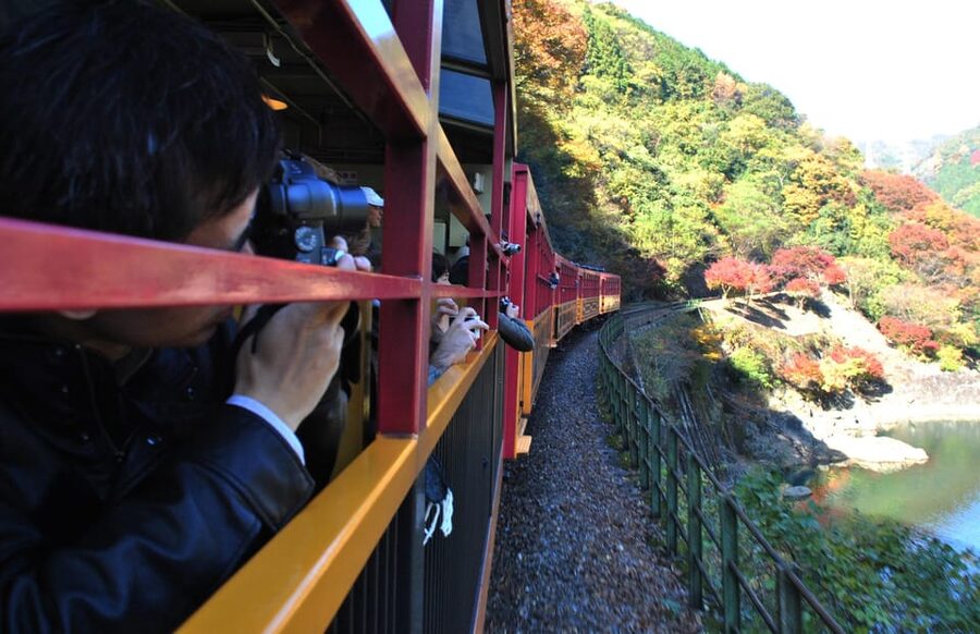 Kyoto: Arashiyama Tour with optional Sagano Romantic Train - A local café and Kyoto snacks