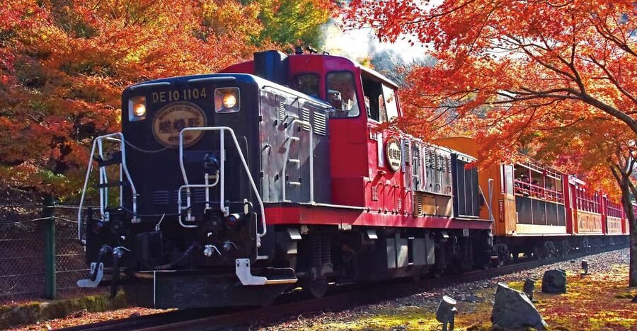 Kyoto Hozugawa River Boat Sagano Romantic Train Tour - Riding the Sagano Romantic Train for 25 minutes