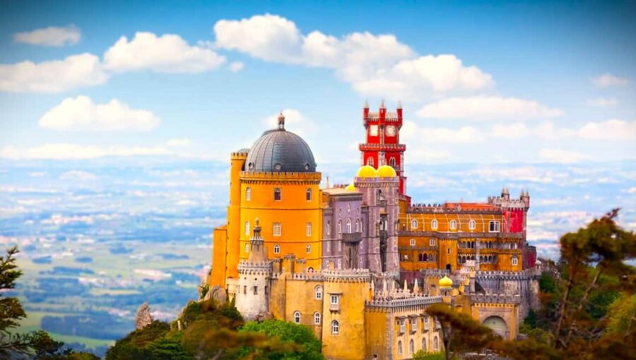 Lisbon: Sintra & Regaleira Guided Tour with Train Ride - First look at Sintra’s Old Town