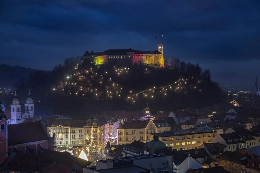 Ljubljana: Castle Entry Ticket with Optional Funicular Ride - The Time Machine tour with costumed guides