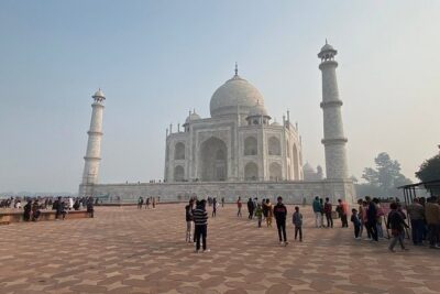 Luxury Taj Mahal by super fast train from Delhi all inclusive