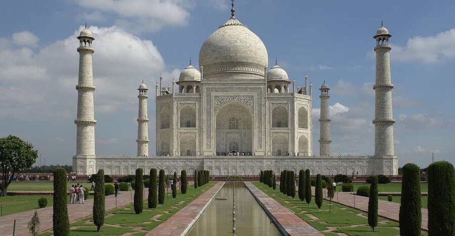 Luxury train tour from Delhi to Agra - The Gatimaan Express from Delhi to Agra