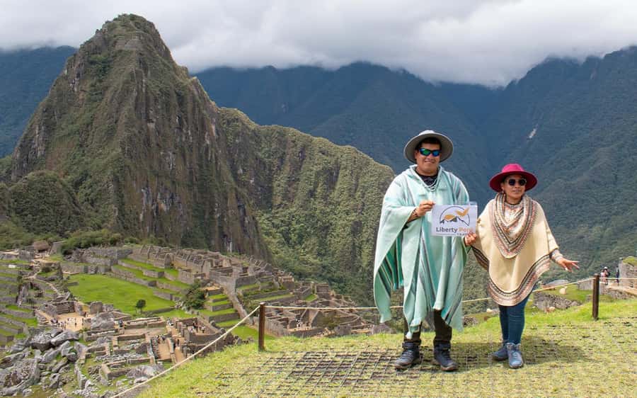 Machupicchu tour by tourist train in 2 days - Day 1: From Cusco at 9:00 a.m. to Ollantaytambo
