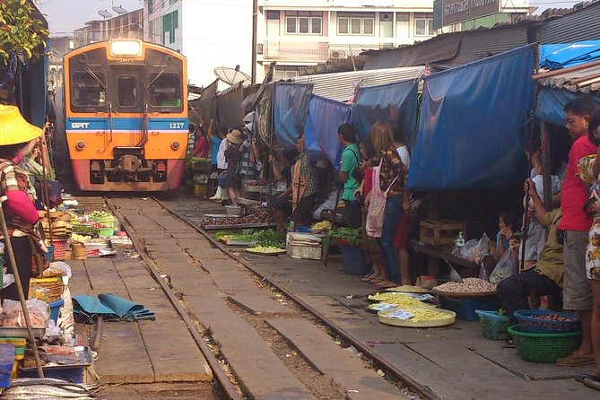 Maeklong & Damnoen Saduak Markets: Railway & Floating Market Tour - Why the train market is worth the trip