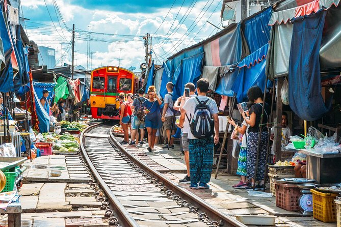 Maeklong Railway & Floating Market Tour (Private & All-Inclusive) - Wat Samphran and its pink dragon tower