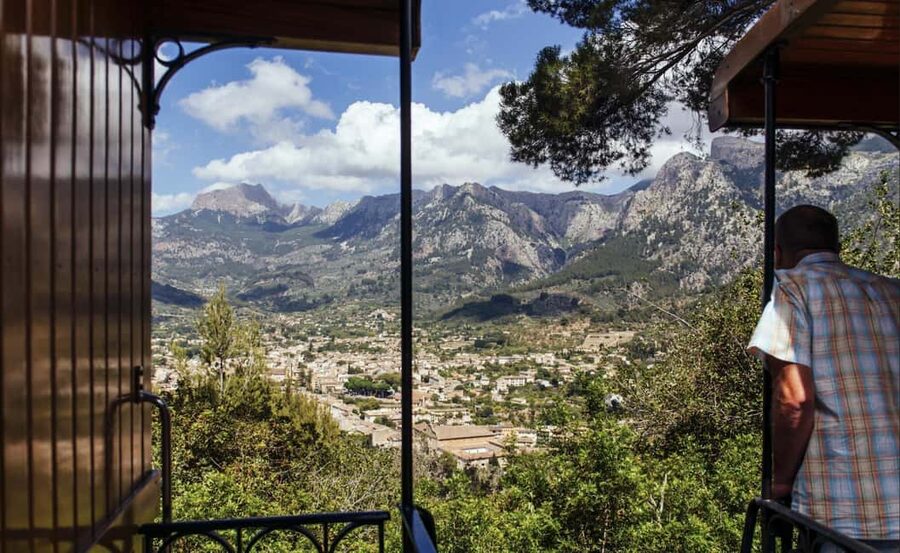 Mallorca: Exclusive Soller Train and Tram Half-Day Tour - Getting from the northern resorts to Palma