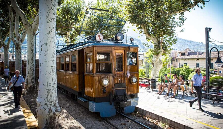 Mallorca: Exclusive Soller Train and Tram Half-Day Tour - The tram through the Sóller valley
