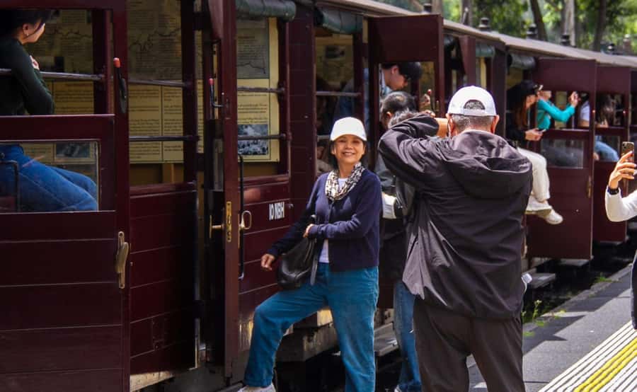 Melbourne: Half-Day Puffing Billy Steam Train Experience - The coach, group size, and guide style