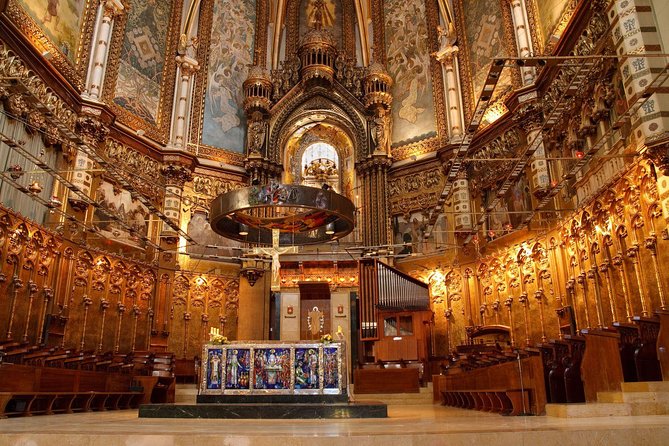 Montserrat: Cog-Wheel, Basilica, Black Madonna & Licor Tasting - Leaving Barcelona at 8:00 am