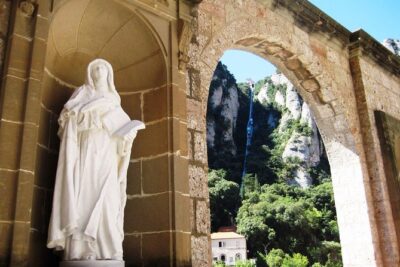Montserrat: Cog-Wheel, Basilica, Black Madonna & Licor Tasting